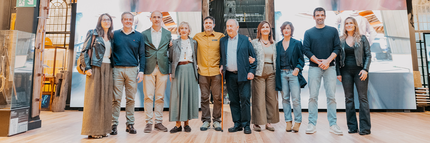 Foto de familia en la inauguración de la segunda fase de Mendietxe Museoa en Azpeitia