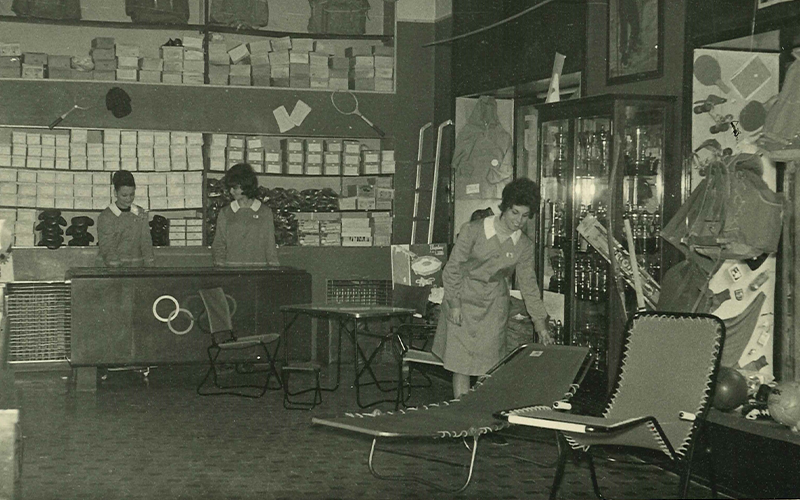 Matériel de camping Casa Artiach, site industriel années 60